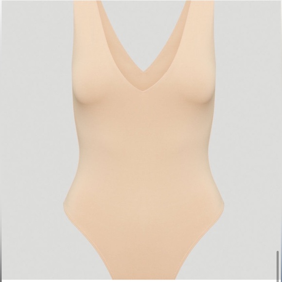 Aritzia Babaton Contour Bodysuit - Beige / Nude - V Neck - SZ XS - NWT - Picture 9 of 10